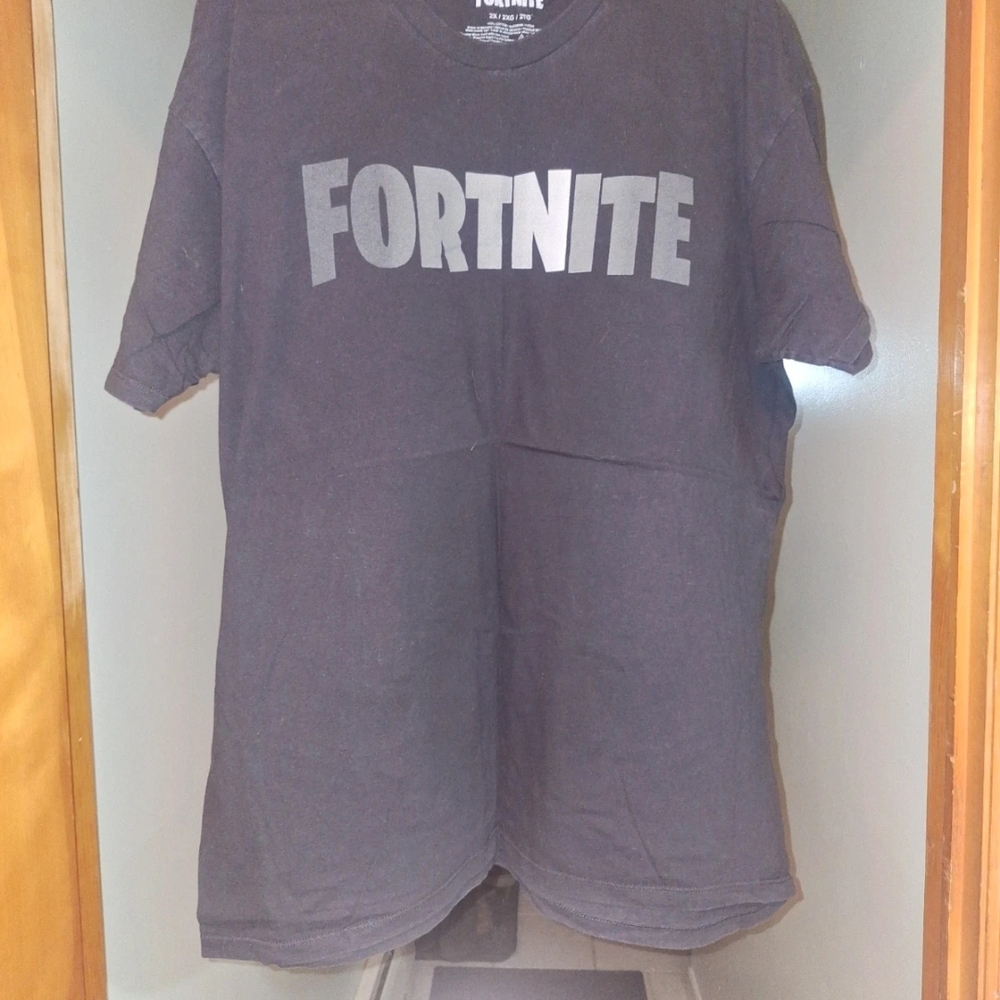 Fortnite Men's Black Graphic Logo Tee